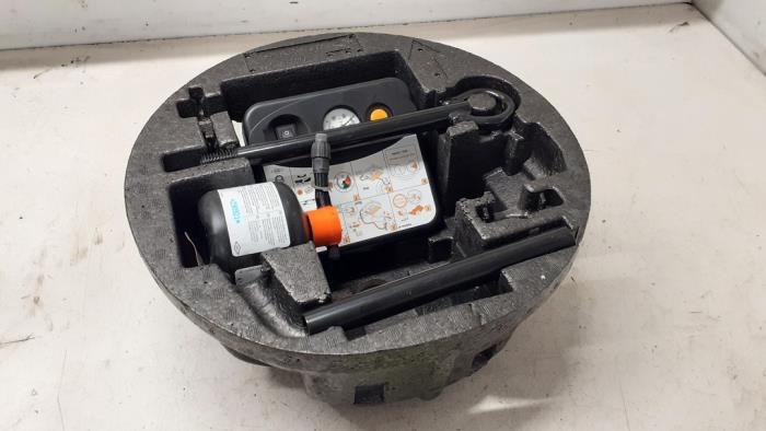 Tyre repair kit from a Renault Zoé (AG) R90 2016