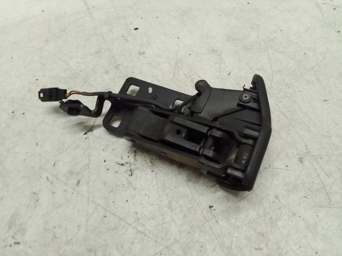 Używane Blokada dachu cabrio Renault Megane III CC (EZ) 2.0 16V CVT Cena na żądanie oferowane przez Autodemontage van de Laar