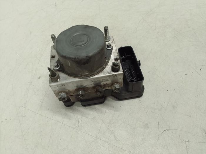 Begagnade ABS-pump Citroen C1 1.0 12V Pris € 50,00 Marginaltabell erbjuds av Autodemontage van de Laar