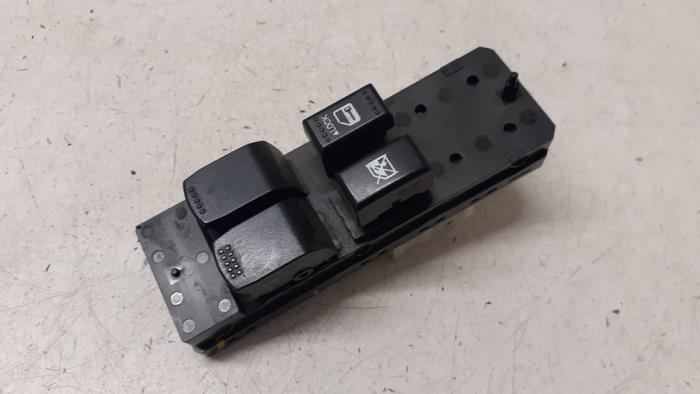 Usados Interruptor combinado de ventanillas Opel Agila (B) 1.2 16V Precio € 35,00 Norma de margen ofrecido por Autodemontage van de Laar