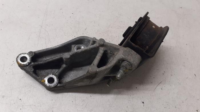 Usagé Support moteur Opel Agila (B) 1.2 16V Prix € 25,00 Règlement à la marge proposé par Autodemontage van de Laar