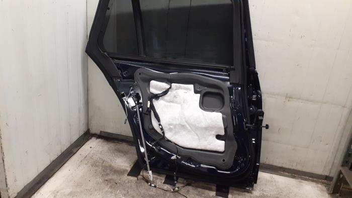 Rear door 4-door, left from a BMW 5 serie Touring (F11) 535d xDrive 24V 2014