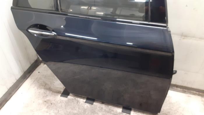 Rear door 4-door, right from a BMW 5 serie Touring (F11) 535d xDrive 24V 2014