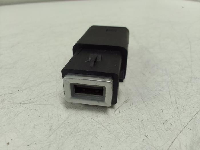 Connexion USB d'un Opel Mokka 1.2 Turbo 12V 2022