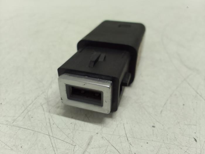 Connexion USB d'un Opel Mokka 1.2 Turbo 12V 2022