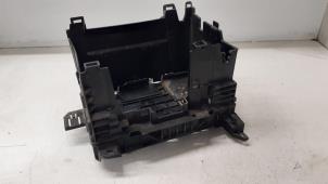 Used Battery box Renault Modus/Grand Modus (JP) 1.4 16V Price € 25,00 Margin scheme offered by Autodemontage van de Laar