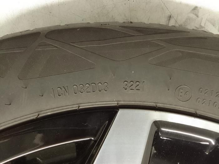 Wheel + tyre from a Opel Mokka 1.2 Turbo 12V 2022