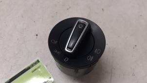Usados Interruptor de luz Volkswagen Polo V (6R) 1.0 TSI 12V BlueMotion Precio € 35,00 Norma de margen ofrecido por Autodemontage van de Laar