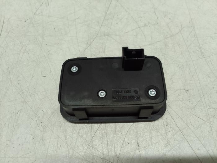 Tailgate switch from a Mercedes-Benz S (W221) 3.5 S-350 24V 2009