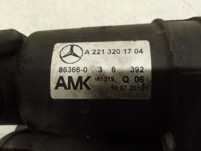 Pompa powietrza (zawieszenie) z Mercedes-Benz S (W221) 3.5 S-350 24V 2009