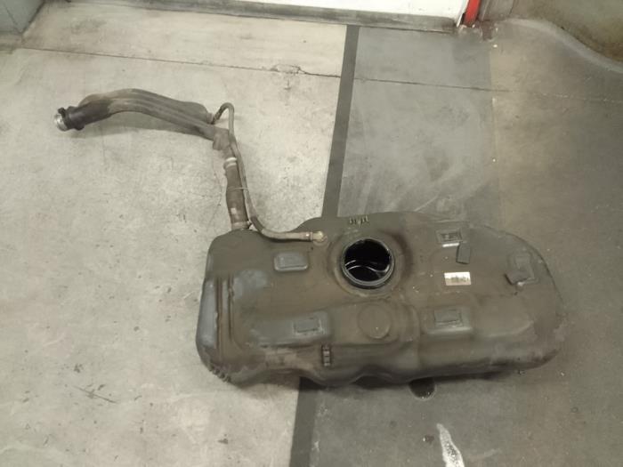 Begagnade Tank Opel Corsa E 1.3 CDTi 16V ecoFLEX Pris € 100,00 Marginaltabell erbjuds av Autodemontage van de Laar