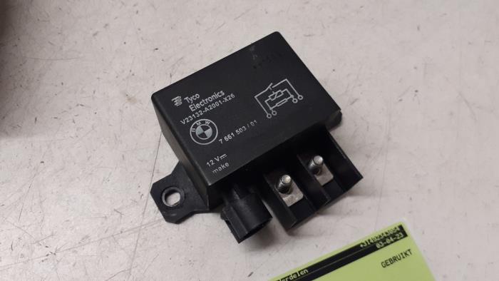 Glow plug relay from a BMW 5 serie Touring (F11) 535d xDrive 24V 2014