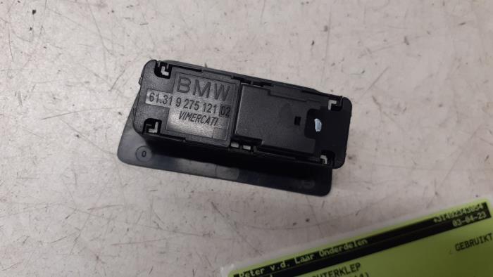 Tailgate switch from a BMW 5 serie Touring (F11) 535d xDrive 24V 2014