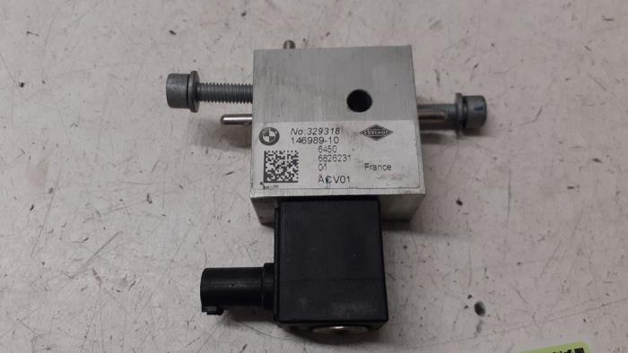 AC expansion valve from a BMW X5 (F15) xDrive 40e PHEV 2.0 2017