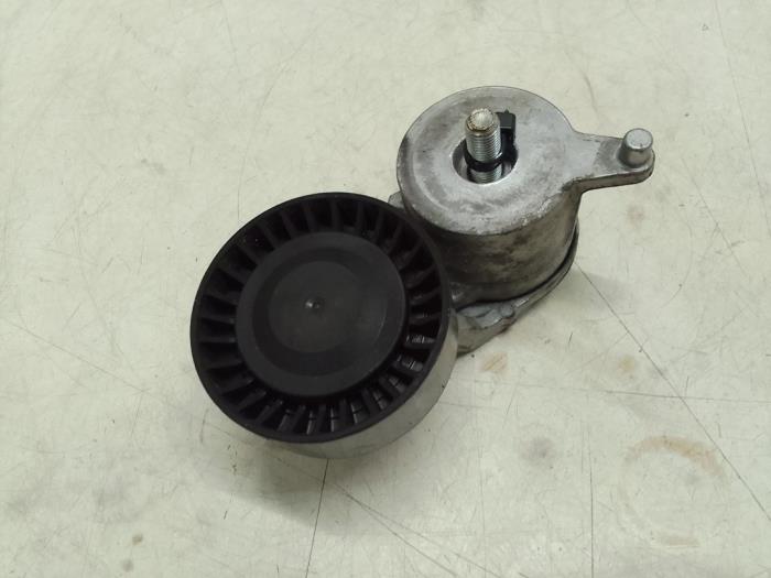 Usados Rodillo tensor correa múltiple Toyota Aygo (B40) 1.0 12V VVT-i Precio € 30,00 Norma de margen ofrecido por Autodemontage van de Laar