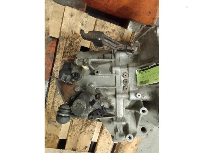 Gearbox from a Opel Agila (A) 1.2 16V 2002