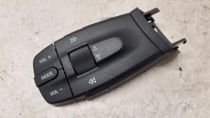 Steering wheel mounted radio control from a Seat Ibiza IV (6J5) 1.2 12V 2010