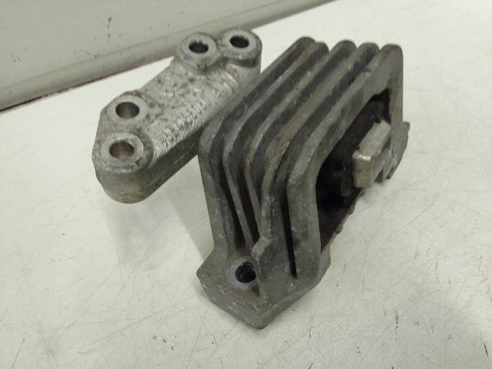 Used Engine mount Peugeot 207/207+ (WA/WC/WM) 1.4 16V VTi Price € 40,00 Margin scheme offered by Autodemontage van de Laar
