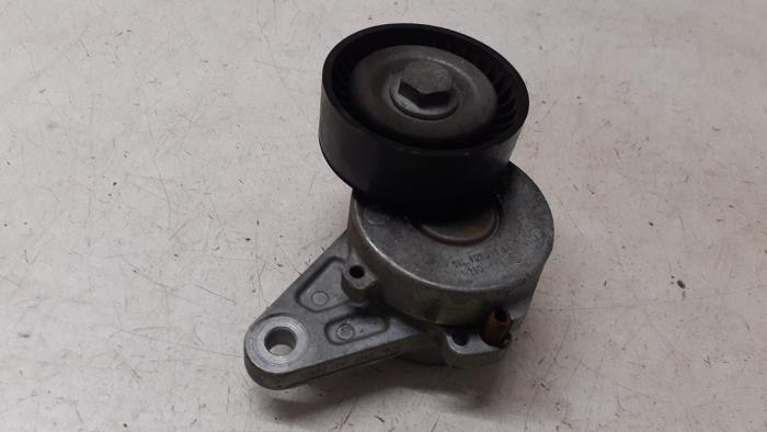 Usados Rodillo tensor correa múltiple Skoda Superb Combi (3V5) 1.6 TDI Precio € 60,50 IVA incluido ofrecido por Autodemontage van de Laar