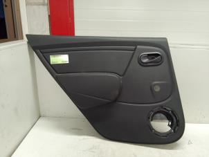Usagé Revêtement portière haut 4portes arrière gauche Dacia Sandero I (BS) 1.6 MPI 85 Prix € 50,00 Règlement à la marge proposé par Autodemontage van de Laar