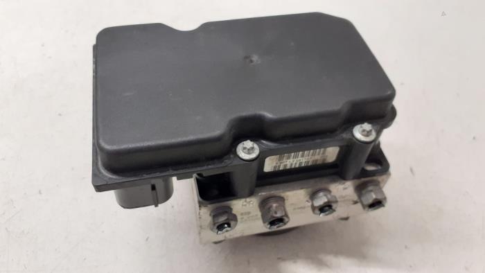 Usagé Bloc ABS Fiat Fiorino (225) 1.3 JTD 16V Multijet Prix € 100,00 Règlement à la marge proposé par Autodemontage van de Laar