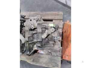 Used Gearbox Opel Agila (A) 1.0 12V Twin Port Price on request offered by Autodemontage van de Laar