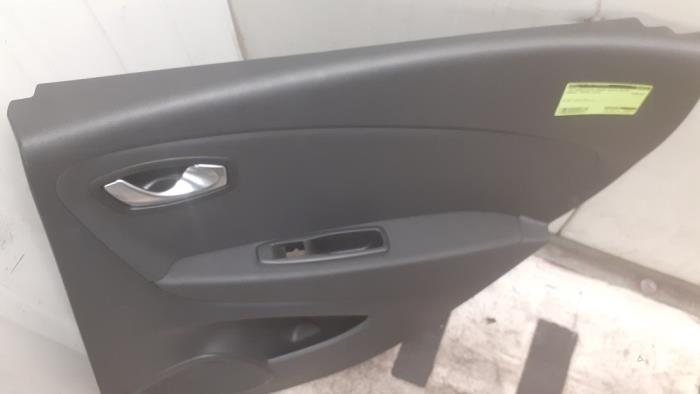 Revêtement portière 4portes arrière droite d'un Renault Captur 2018