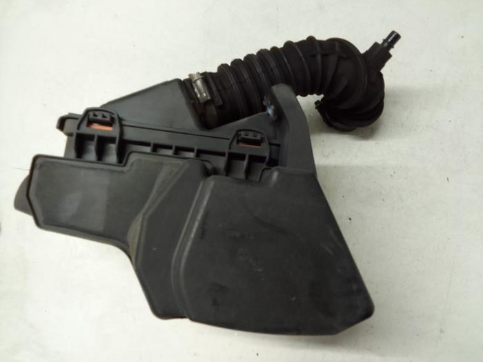 Begagnade Luftfilterhus Renault Twingo III (AH) 1.0 SCe 70 12V Pris € 50,00 Marginaltabell erbjuds av Autodemontage van de Laar