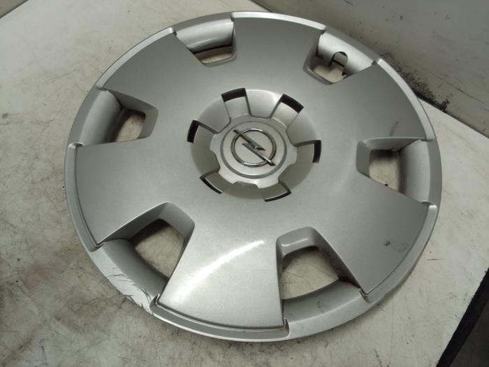 Wheel cover set from a Opel Astra H (L48) 1.4 16V Twinport 2005