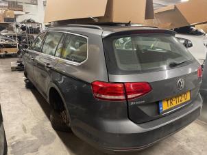 Używane Plyta podlogowa bagaznika Volkswagen Passat Variant (3G5) 1.6 TDI 16V Cena na żądanie oferowane przez Autodemontage van de Laar