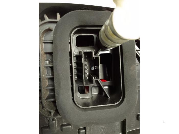 Luz trasera izquierda de un Volkswagen Polo V (6R) 1.4 TDI DPF BlueMotion technology 2015