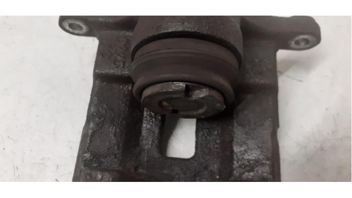 Rear brake calliper, left from a Renault Trafic (1FL/2FL/3FL/4FL) 1.6 dCi 95 2018