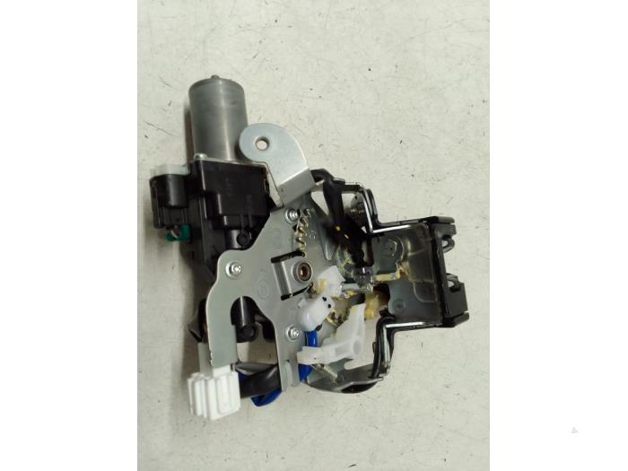 Tailgate lock mechanism Mazda CX30 2.0 eSkyActiv X 186 M Hybrid 16V