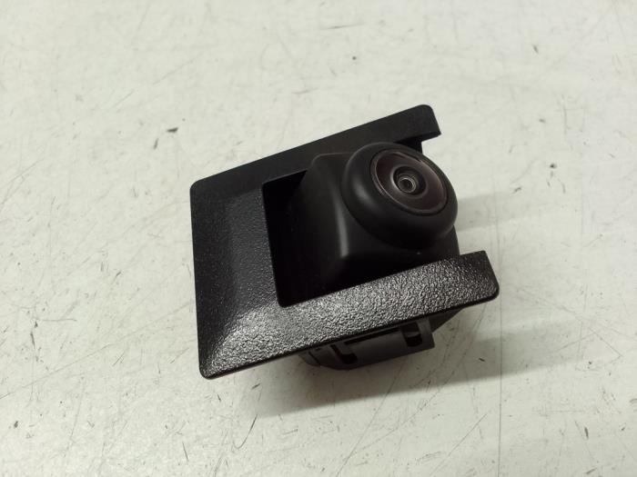 Reversing camera from a Mazda CX-30 (DM) 2.0 e-SkyActiv X 186 16V 2021