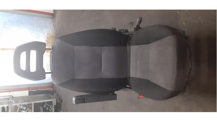 Seat, left from a Fiat Ducato (250) 2.3 D 130 Multijet 2019
