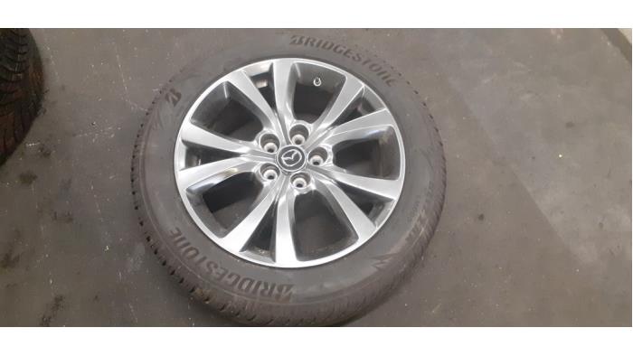 Jante + pneu d'hiver d'un Mazda CX-30 (DM) 2.0 e-SkyActiv X 186 16V 2021