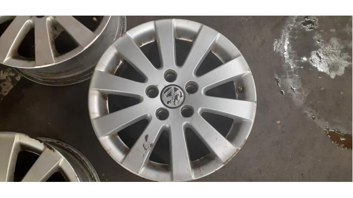 Set of wheels from a Volkswagen Passat Variant (3C5) 1.6 TDI 16V Bluemotion 2010