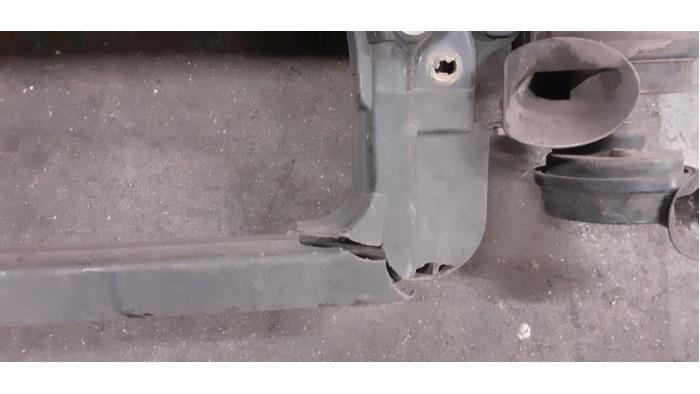 Front panel from a Volkswagen Polo IV (9N1/2/3) 1.4 16V 75 2005