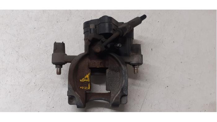 Gebrauchte Bremszange links hinten Volkswagen Golf VII (AUA) 1.4 TSI 16V Preis auf Anfrage angeboten von Autodemontage van de Laar