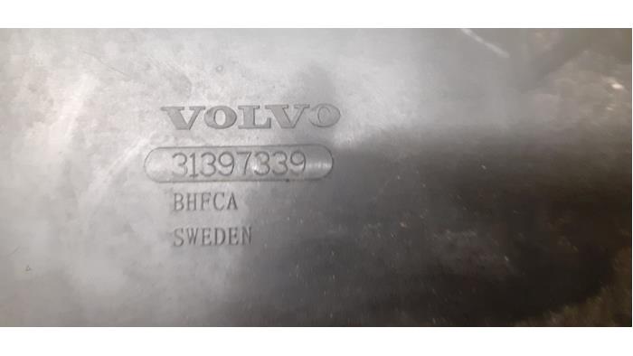 Caisse de résonance d'un Volvo V40 (MV) 1.6 D2 2013