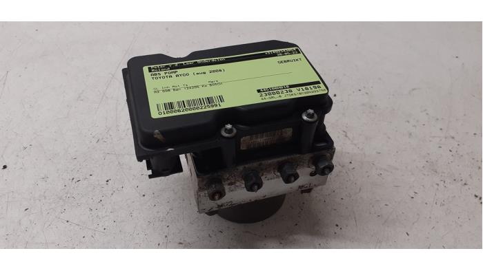 Begagnade ABS-pump Toyota Aygo (B10) 1.0 12V VVT-i Pris € 75,00 Marginaltabell erbjuds av Autodemontage van de Laar