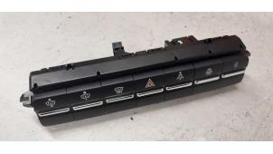 Used Panic lighting switch Peugeot 5008 I (0A/0E) 1.6 HDiF 16V Price € 25,00 Margin scheme offered by Autodemontage van de Laar