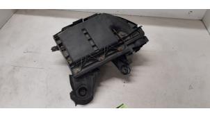 Used Air box Peugeot 5008 I (0A/0E) 1.6 HDiF 16V Price € 50,00 Margin scheme offered by Autodemontage van de Laar