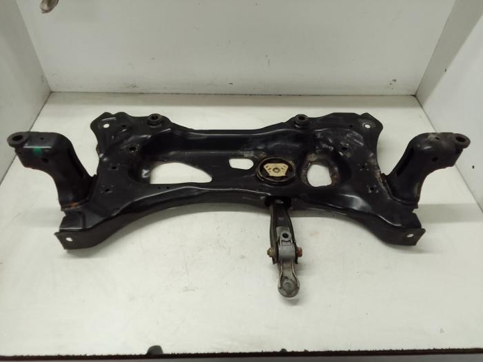 Usados Subchasis Volkswagen Golf VII (AUA) 2.0 R 4Motion 16V Precio € 125,00 Norma de margen ofrecido por Autodemontage van de Laar