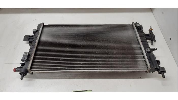 Usagé Radiateur Opel Zafira (M75) 1.6 16V Prix € 35,00 Règlement à la marge proposé par Autodemontage van de Laar