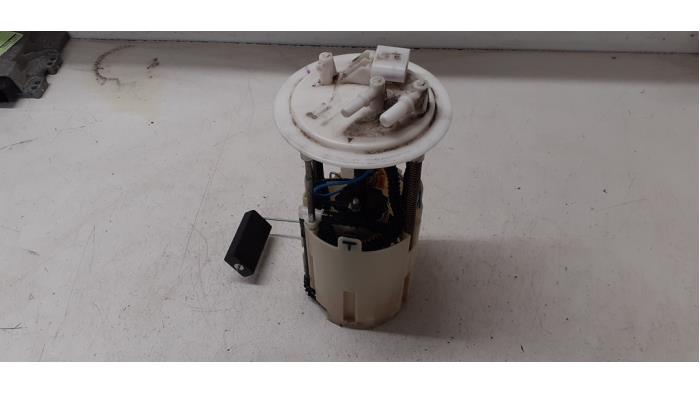 Usagé Pompe à carburant Mercedes Vito (639.6) 2.2 111 CDI 16V Prix € 70,00 Règlement à la marge proposé par Autodemontage van de Laar