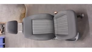 Używane Fotel prawy Volkswagen Polo V (6R) 1.0 12V BlueMotion Technology Cena € 150,00 Procedura marży oferowane przez Autodemontage van de Laar