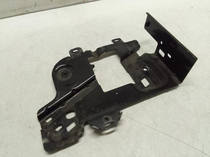 Begagnade Batterilåda Opel Crossland (X) 1.2 Turbo 12V Euro 6 Pris € 50,00 Marginaltabell erbjuds av Autodemontage van de Laar