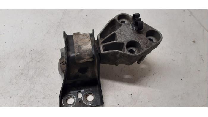 Used Engine mount Renault Modus/Grand Modus (JP) 1.2 16V TCE 100 Price on request offered by Autodemontage van de Laar