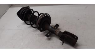 Used Front shock absorber rod, right Renault Modus/Grand Modus (JP) 1.2 16V TCE 100 Price on request offered by Autodemontage van de Laar